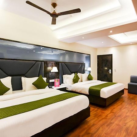 Hotel Geet Deluxe Yeni Delhi Dış mekan fotoğraf