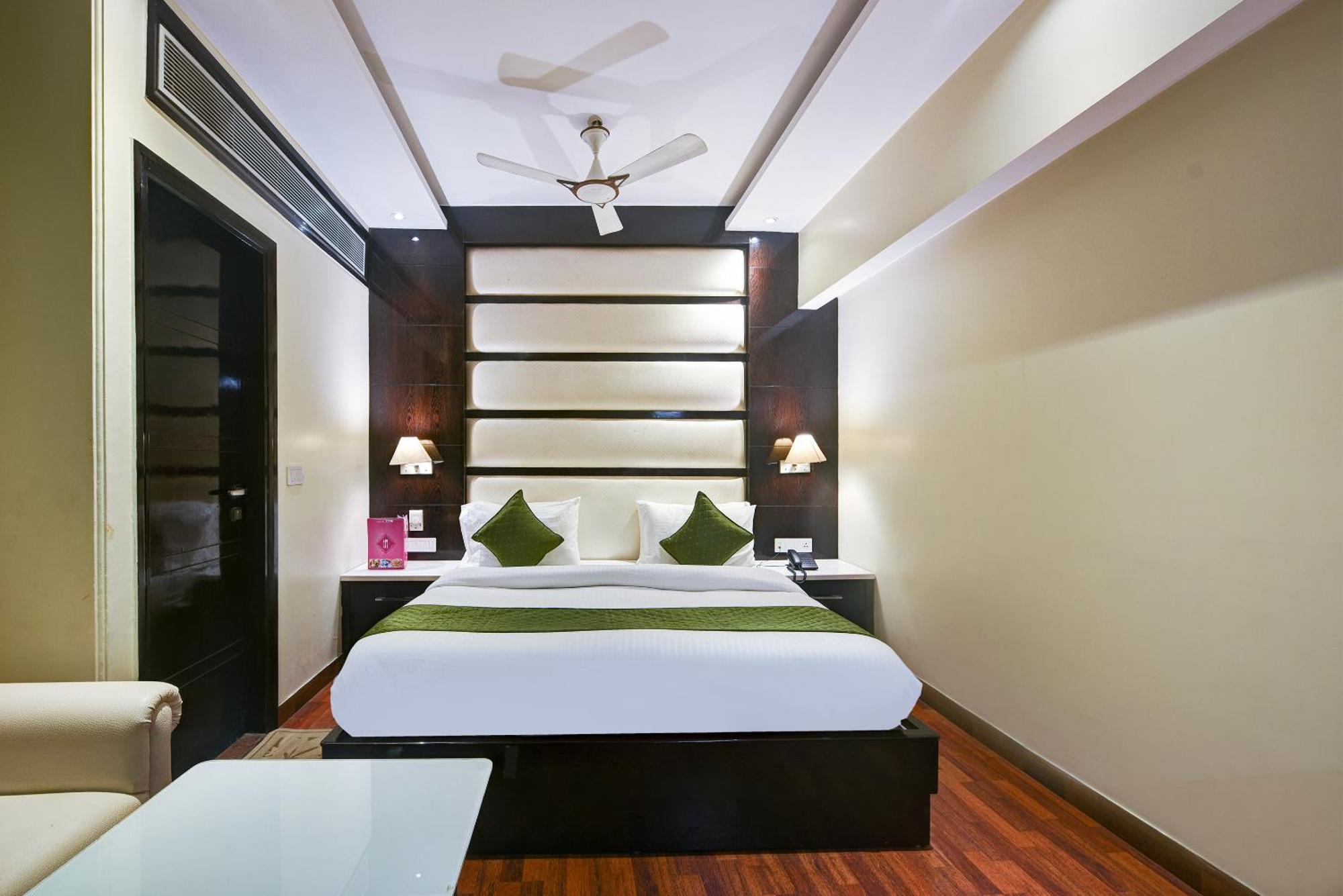 Hotel Geet Deluxe Yeni Delhi Dış mekan fotoğraf