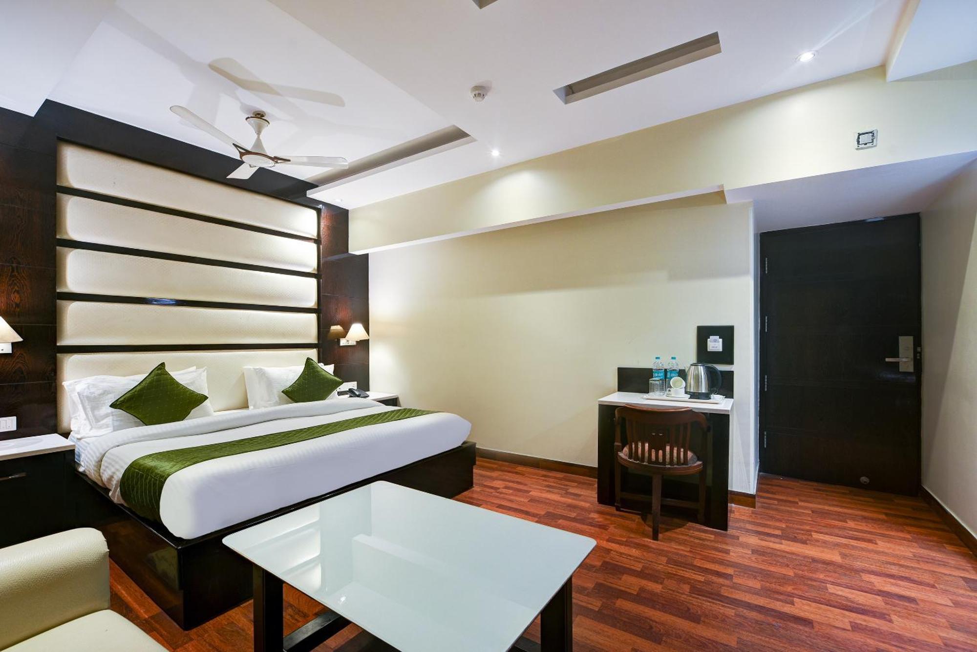 Hotel Geet Deluxe Yeni Delhi Dış mekan fotoğraf