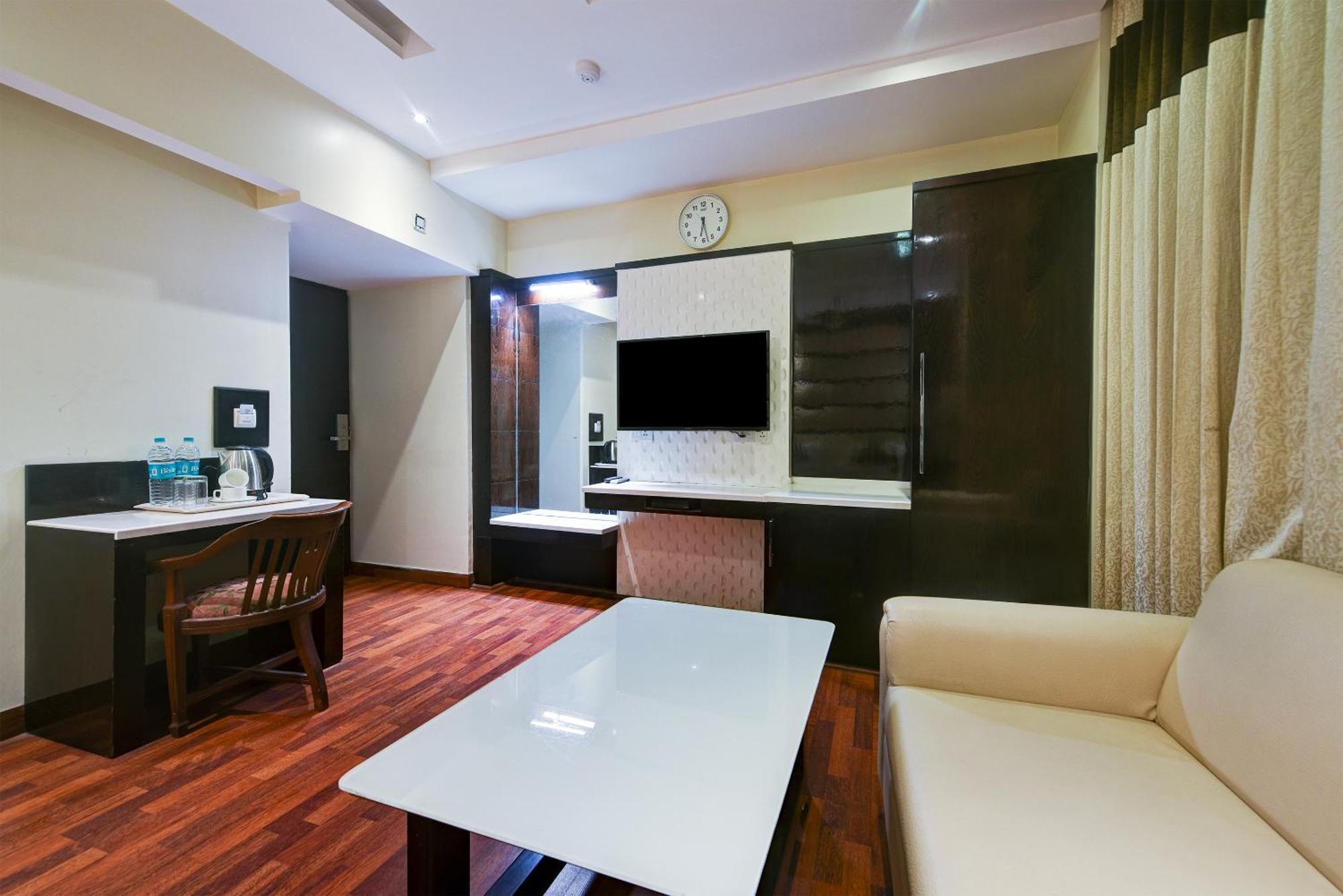Hotel Geet Deluxe Yeni Delhi Dış mekan fotoğraf