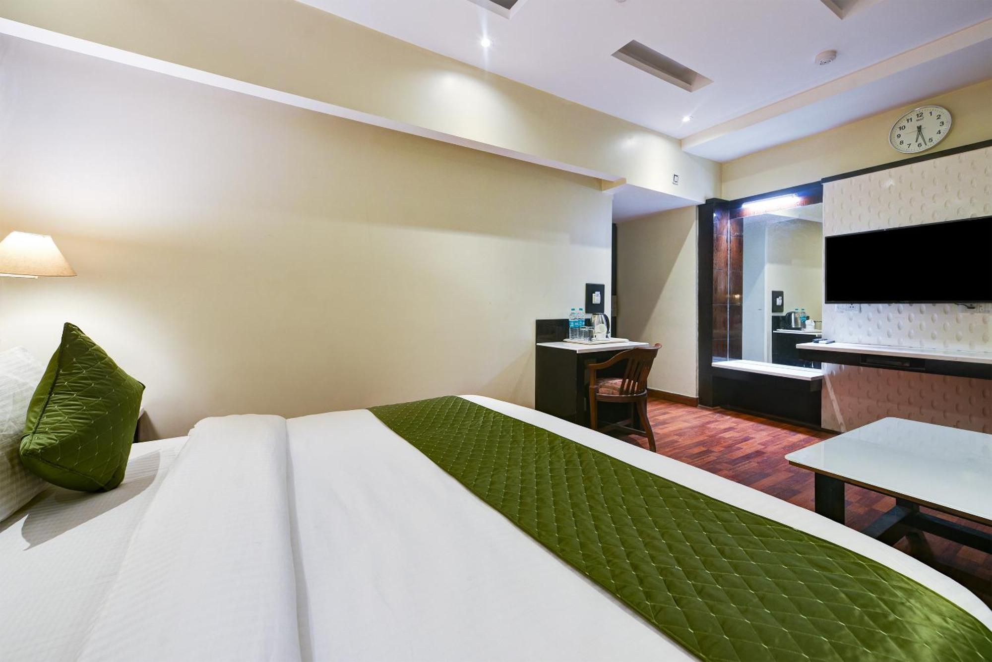 Hotel Geet Deluxe Yeni Delhi Dış mekan fotoğraf