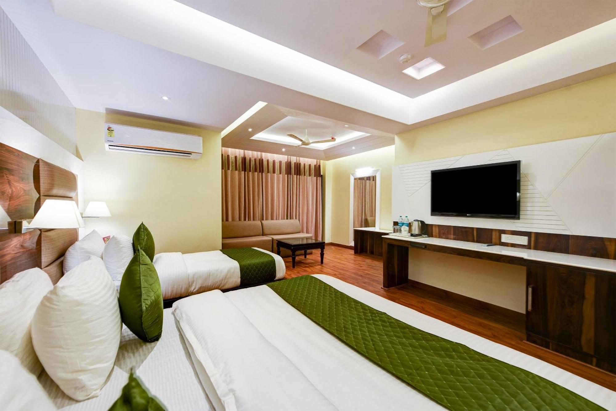 Hotel Geet Deluxe Yeni Delhi Dış mekan fotoğraf