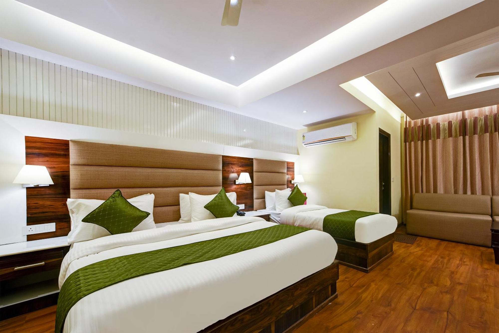 Hotel Geet Deluxe Yeni Delhi Dış mekan fotoğraf