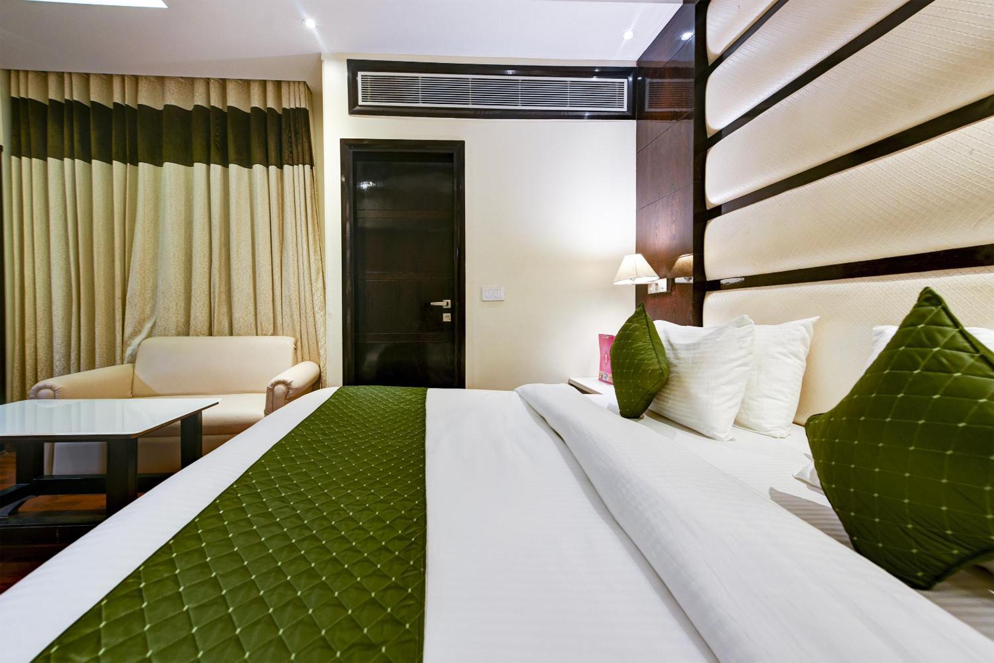 Hotel Geet Deluxe Yeni Delhi Dış mekan fotoğraf