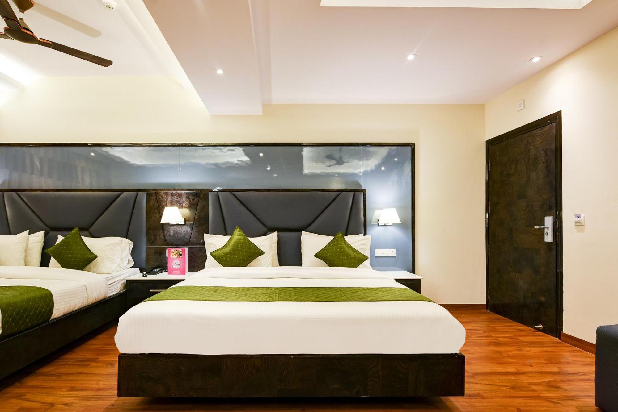 Hotel Geet Deluxe Yeni Delhi Dış mekan fotoğraf