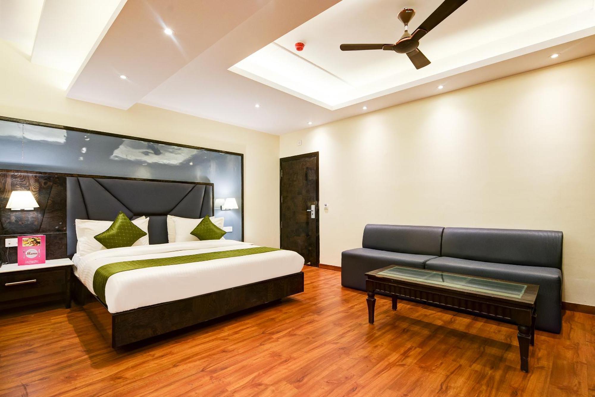 Hotel Geet Deluxe Yeni Delhi Dış mekan fotoğraf