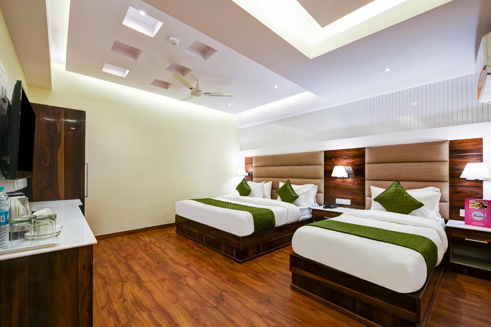 Hotel Geet Deluxe Yeni Delhi Dış mekan fotoğraf