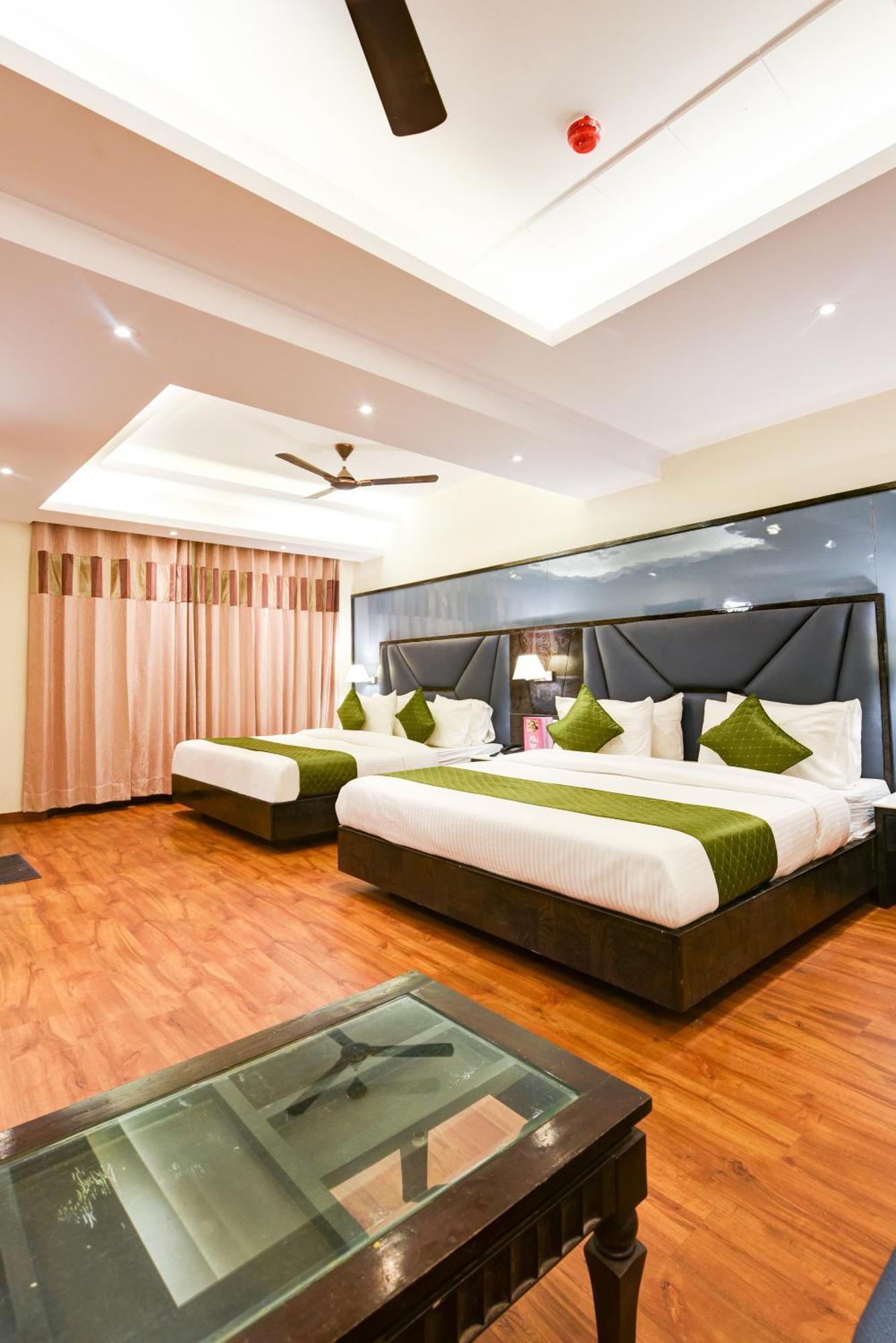 Hotel Geet Deluxe Yeni Delhi Dış mekan fotoğraf
