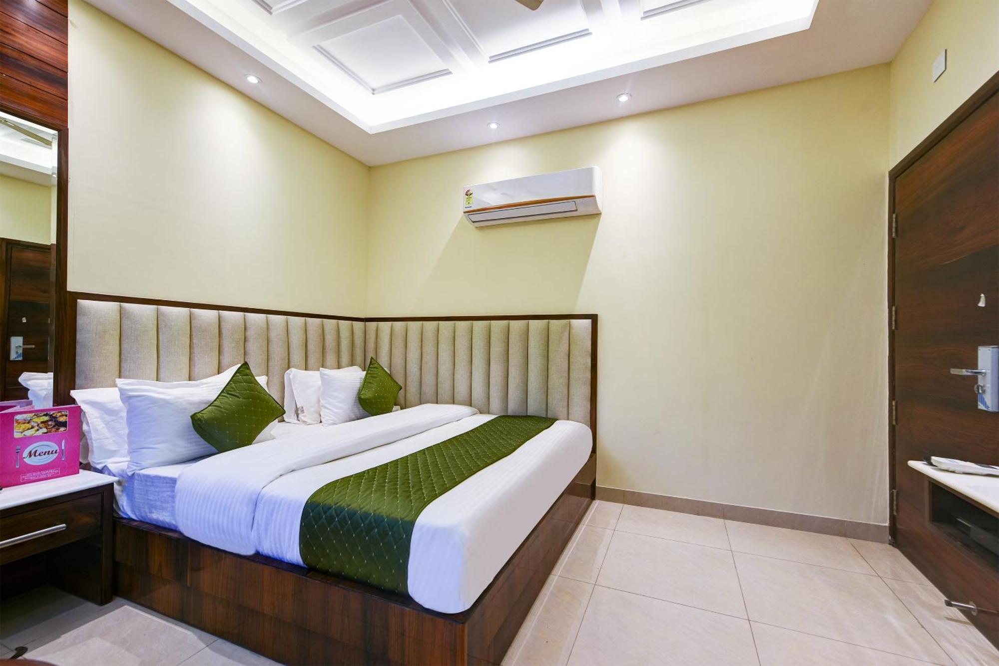 Hotel Geet Deluxe Yeni Delhi Dış mekan fotoğraf