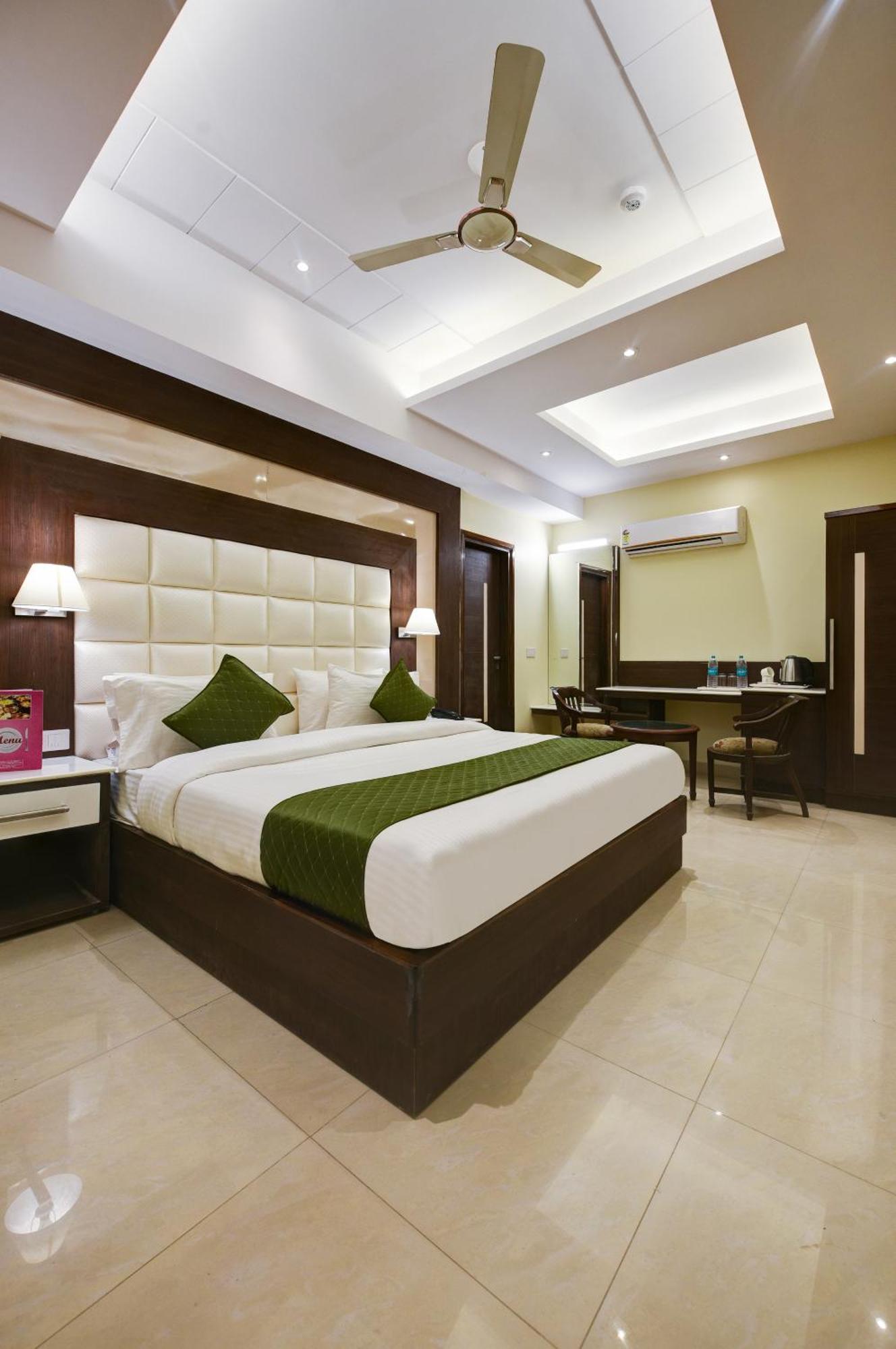 Hotel Geet Deluxe Yeni Delhi Dış mekan fotoğraf