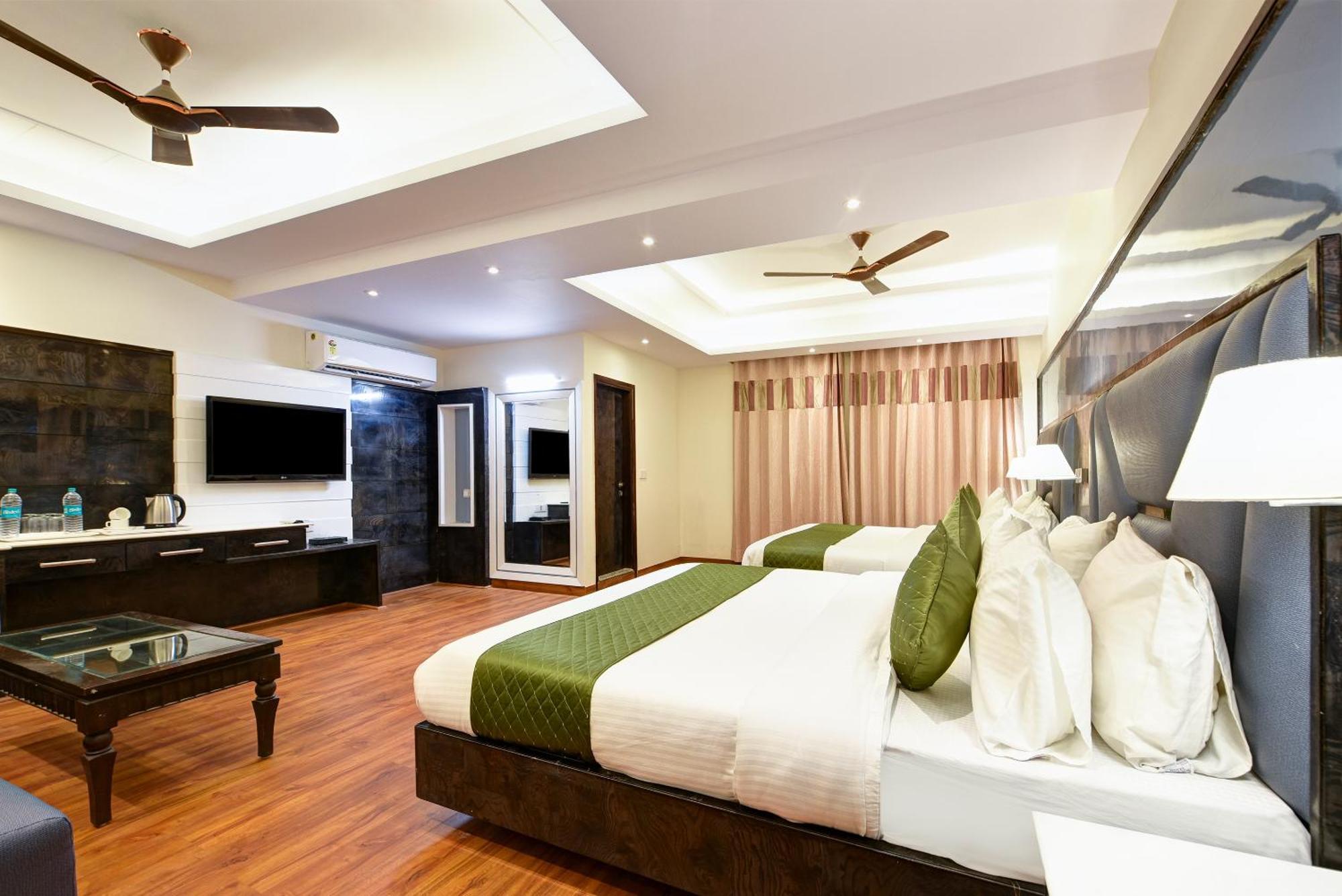 Hotel Geet Deluxe Yeni Delhi Dış mekan fotoğraf