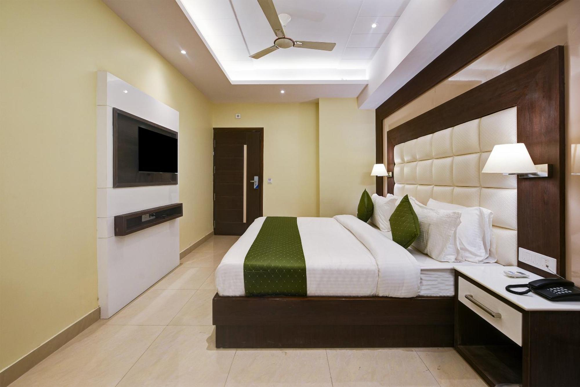 Hotel Geet Deluxe Yeni Delhi Dış mekan fotoğraf