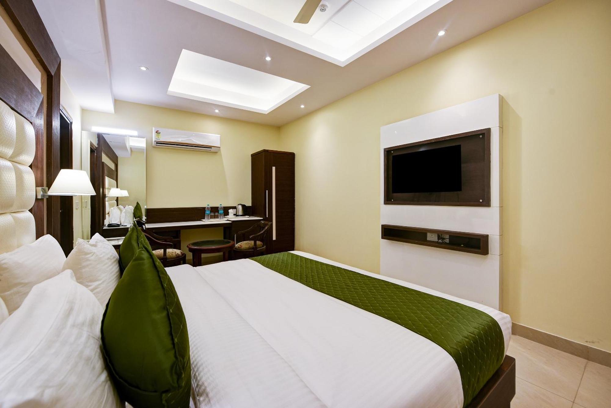Hotel Geet Deluxe Yeni Delhi Dış mekan fotoğraf