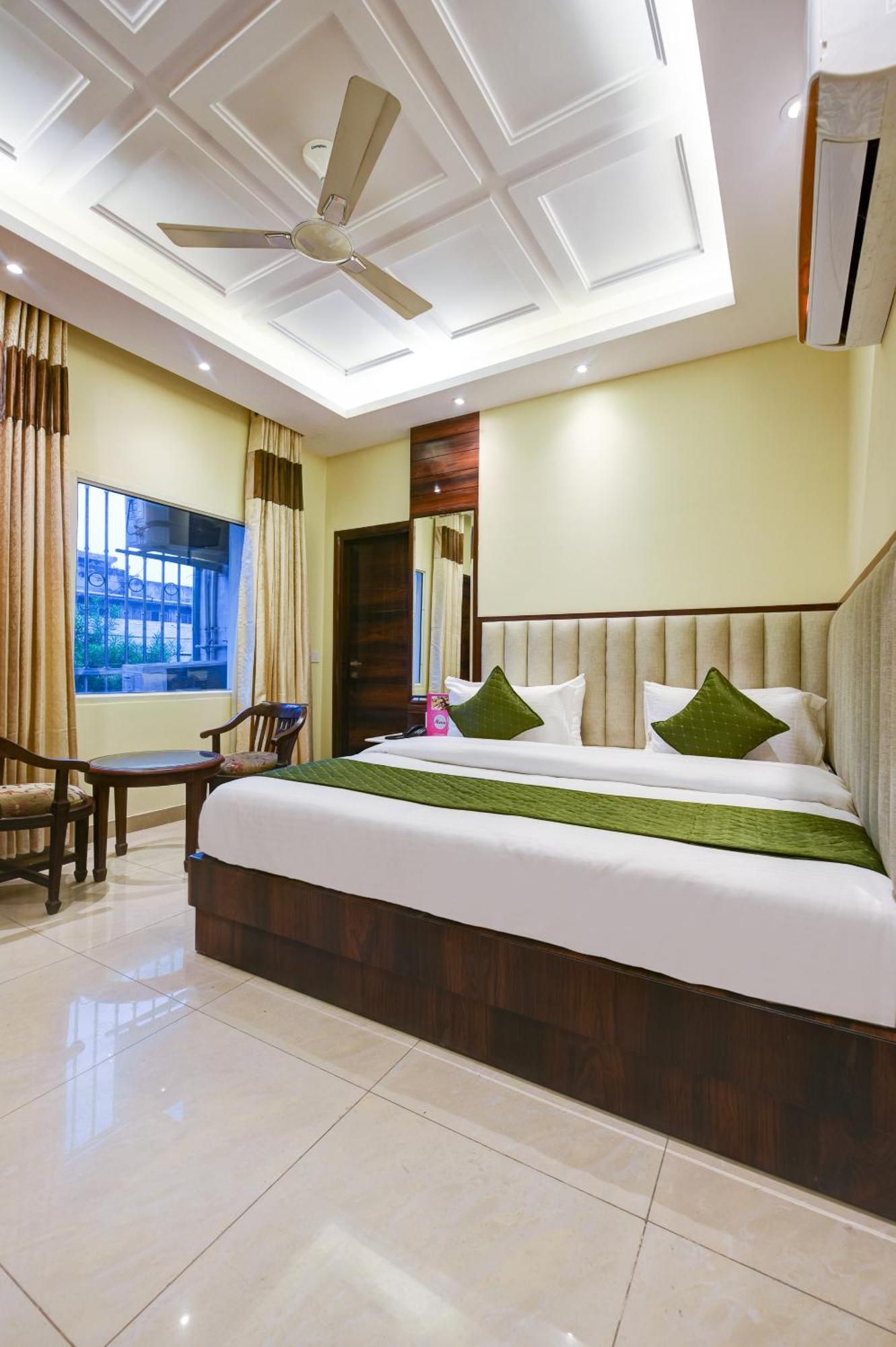 Hotel Geet Deluxe Yeni Delhi Dış mekan fotoğraf