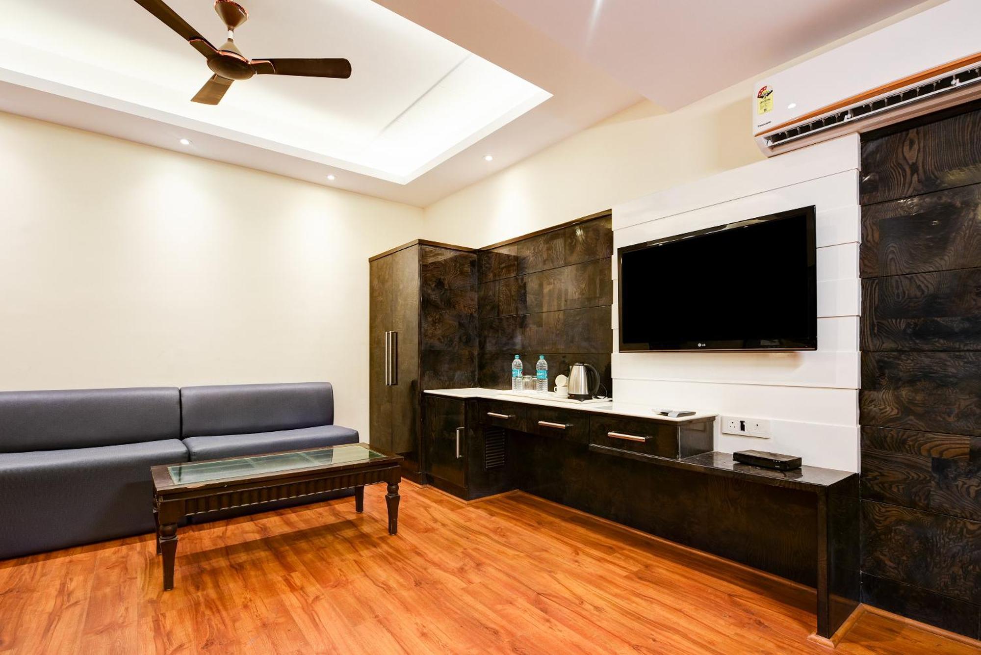 Hotel Geet Deluxe Yeni Delhi Dış mekan fotoğraf