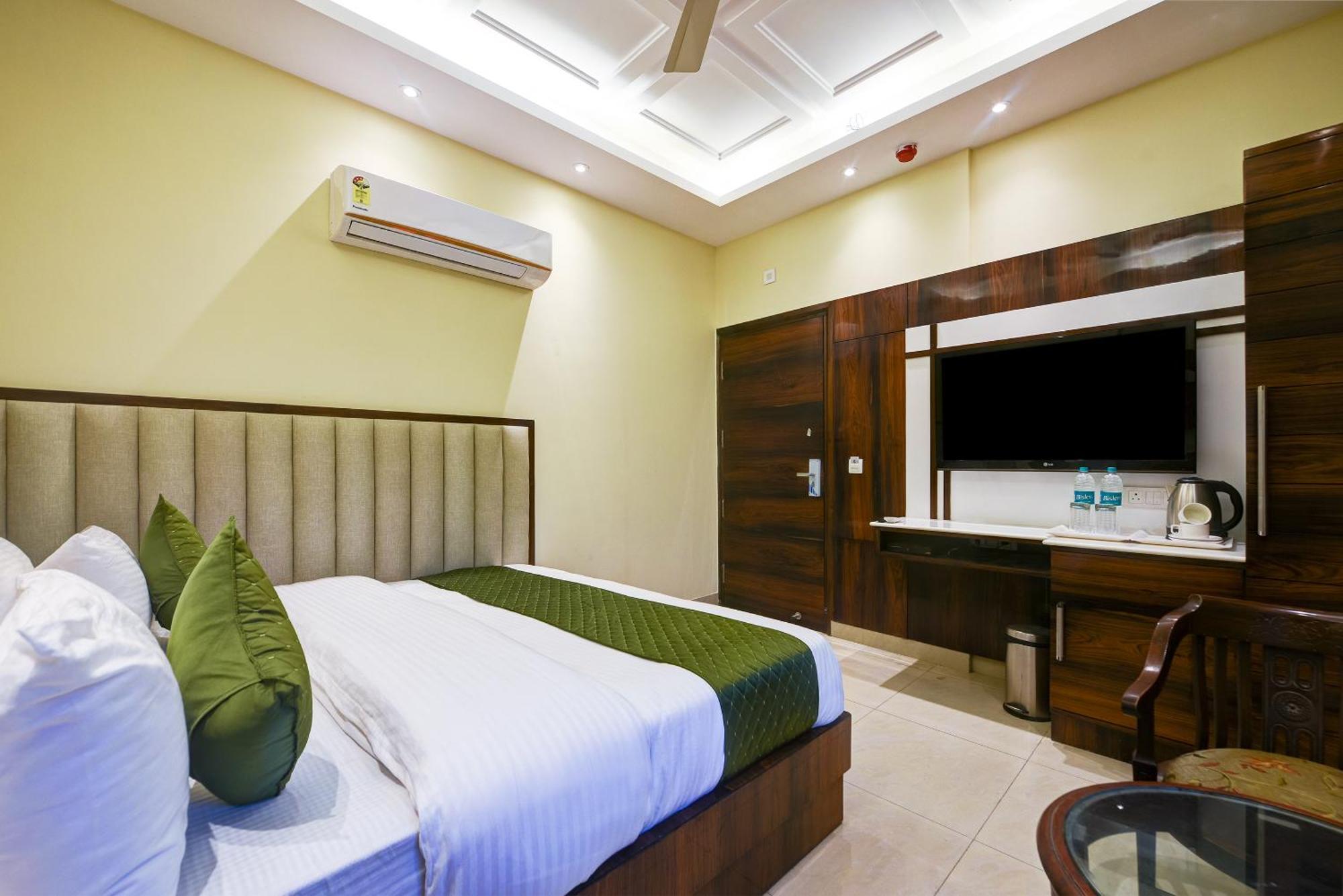 Hotel Geet Deluxe Yeni Delhi Dış mekan fotoğraf