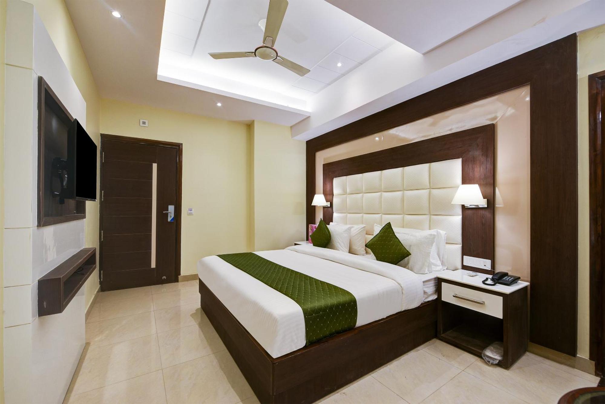 Hotel Geet Deluxe Yeni Delhi Dış mekan fotoğraf