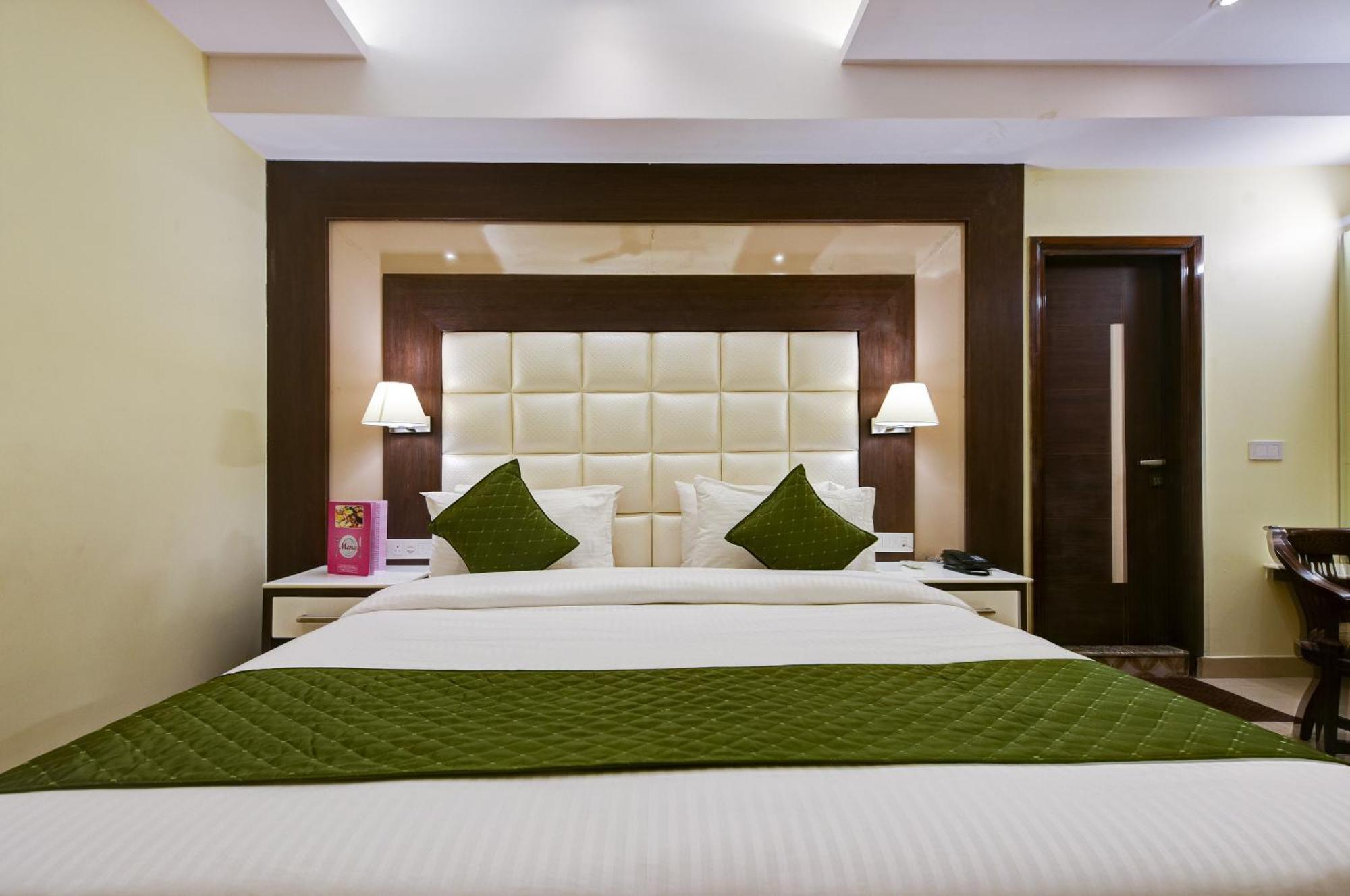 Hotel Geet Deluxe Yeni Delhi Dış mekan fotoğraf