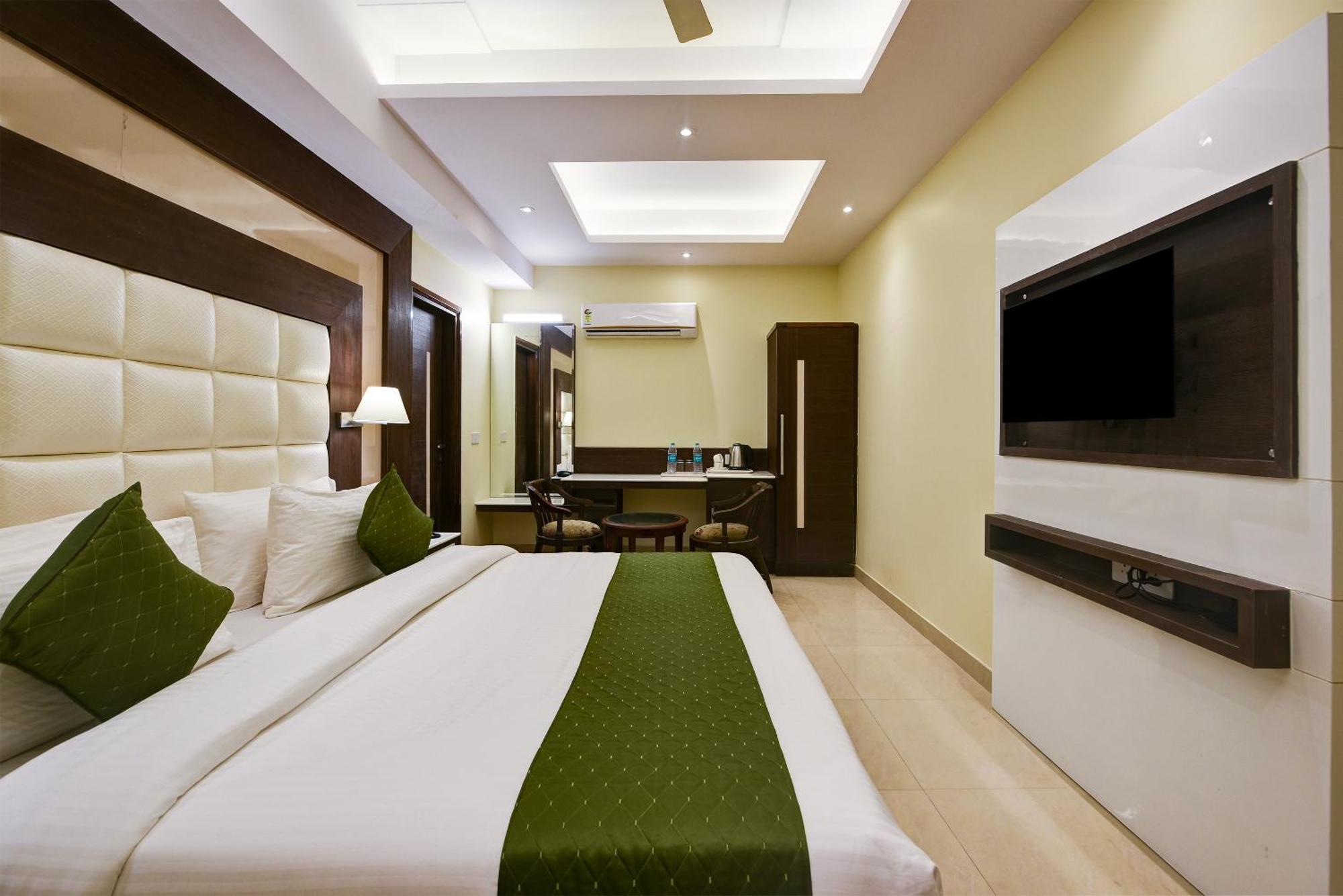 Hotel Geet Deluxe Yeni Delhi Dış mekan fotoğraf