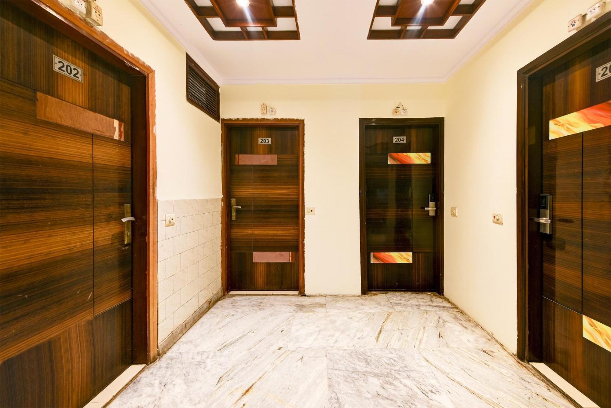 Hotel Geet Deluxe Yeni Delhi Dış mekan fotoğraf