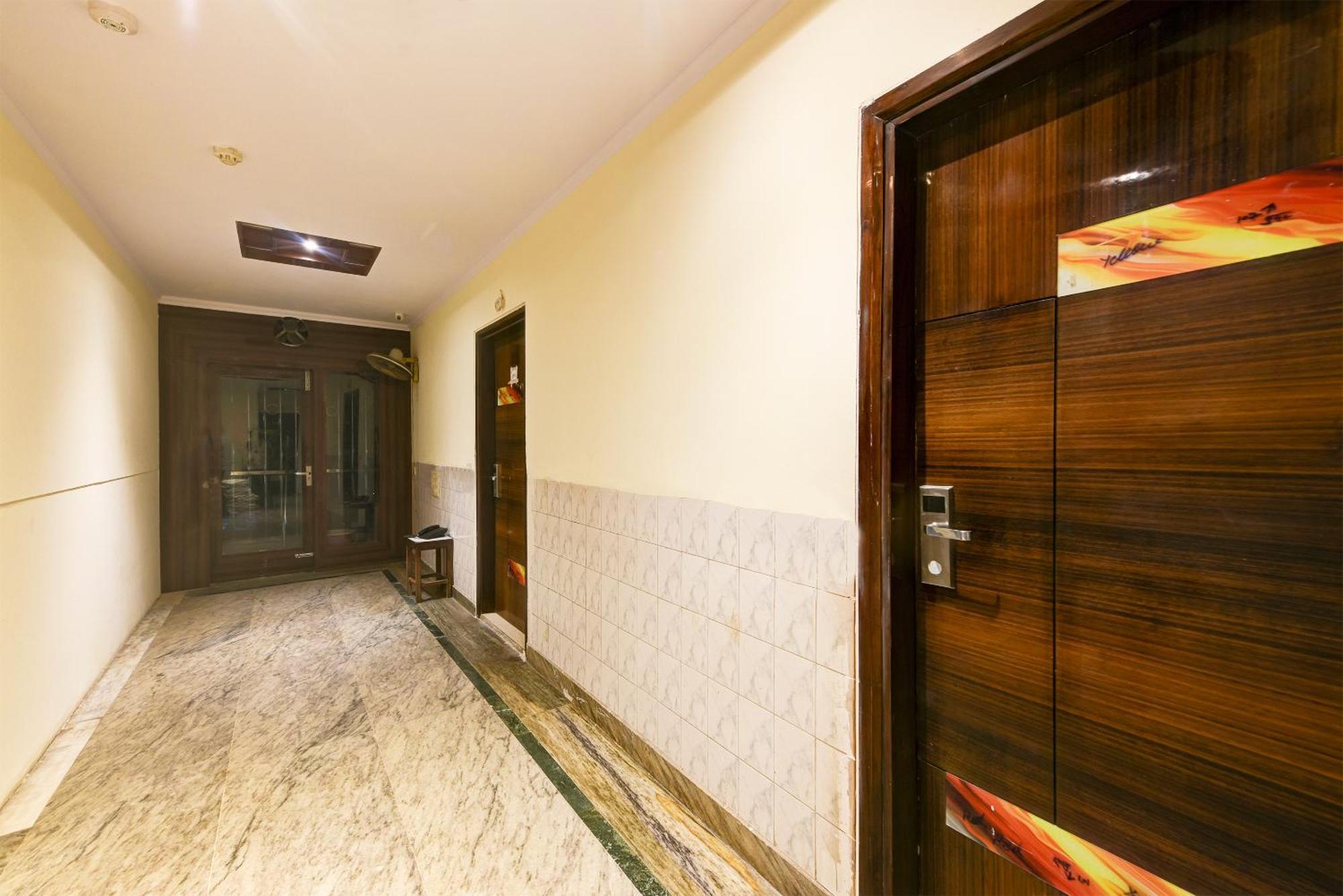 Hotel Geet Deluxe Yeni Delhi Dış mekan fotoğraf